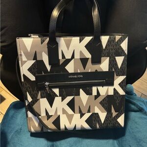 Michael Kors Kenly Large Logo Tote